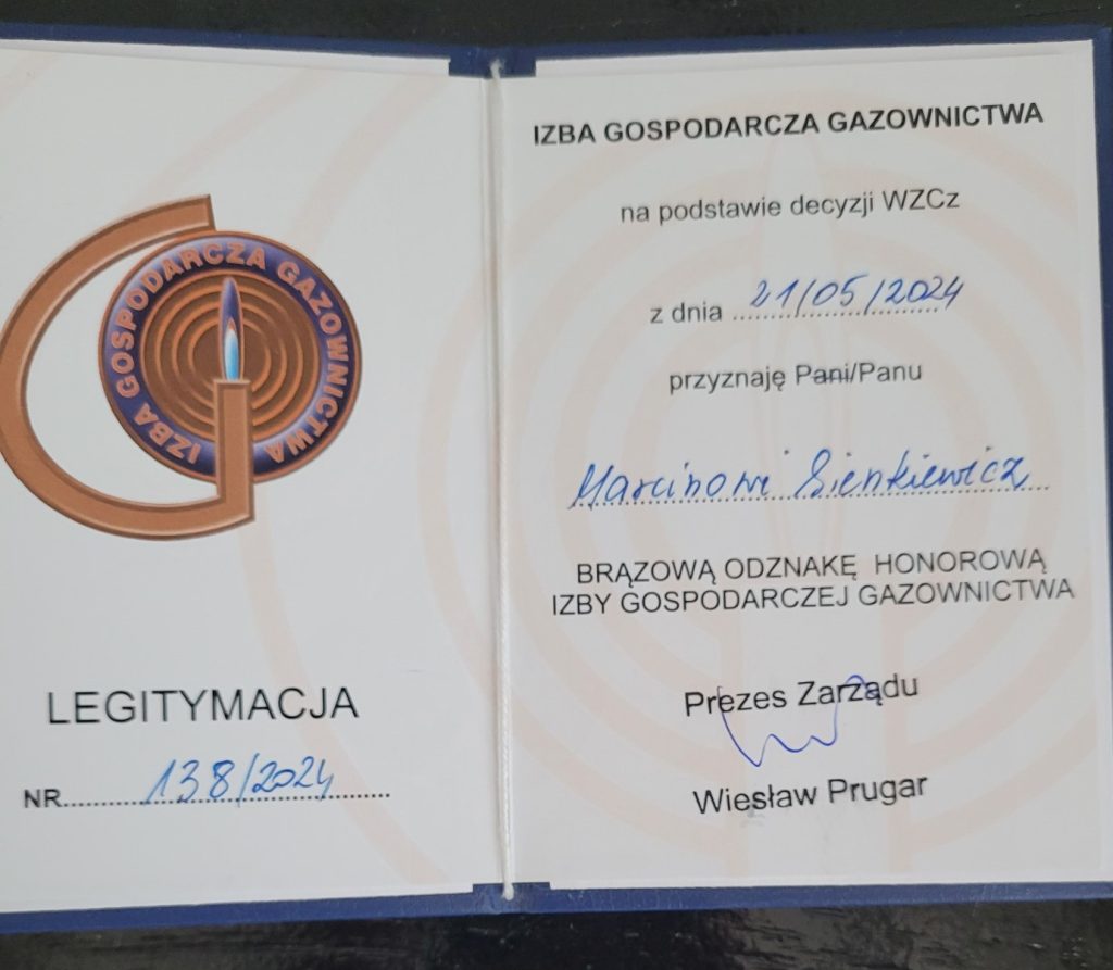 honorowa odznaka Izby Gospodarczej Gazownictwa dla dr. Marcina Sienkiewicza